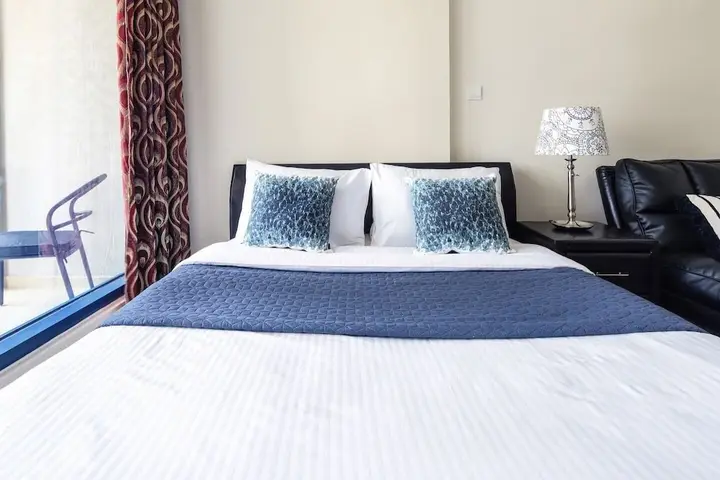 Дубай: Superb Studio w/ Lake Views in JLT - Near the Metro!