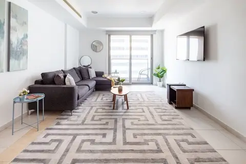 Elegant and Spacious 2BR w/ Sea Views in Marina! — фото 1