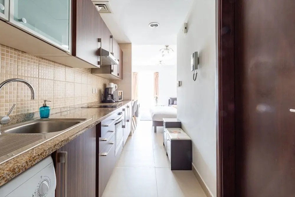 Дубай: Warm & Striking Studio Apartment in the Heart of Jlt!