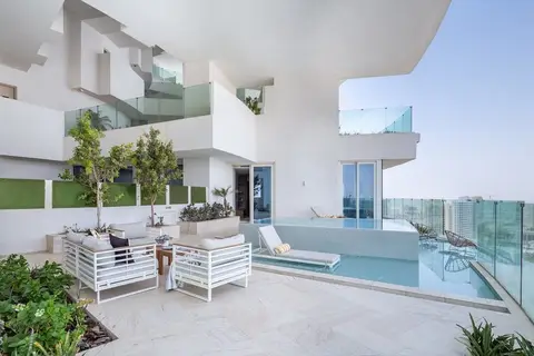 Elegant 2BR Apartment in The Five w/ Private Pool — фото 1