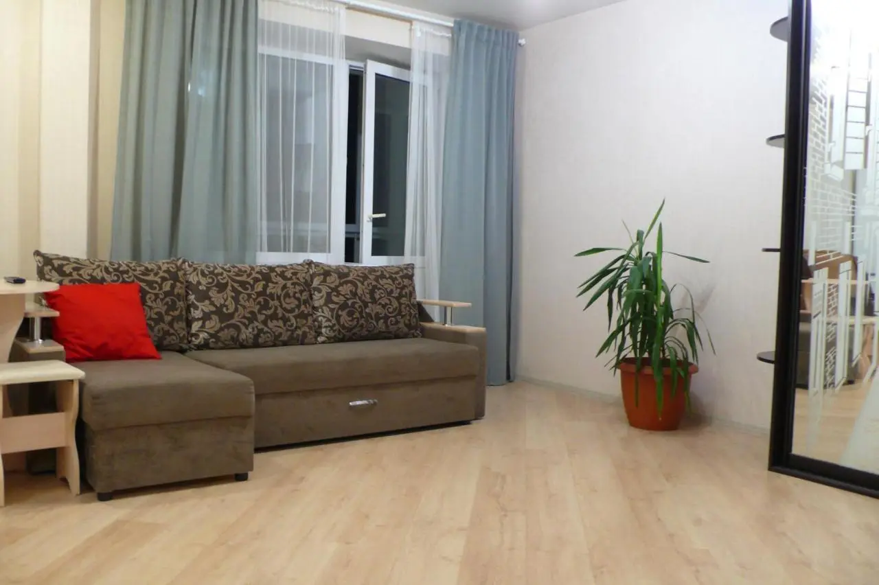 Томск: Apartments on Uchebnaya st.