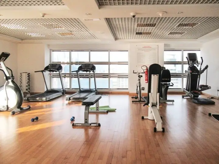 Дубай: Stylish Studio Apartment in JLT With Lake Views!