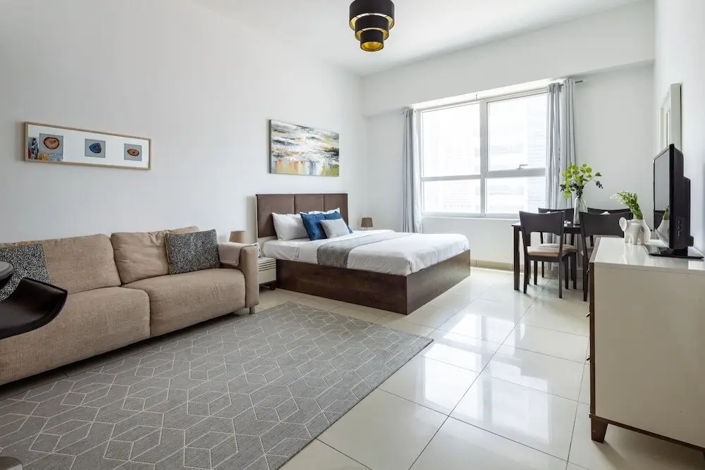 Light and Modern Studio in Jlt! Sleeps 3! — фото 1