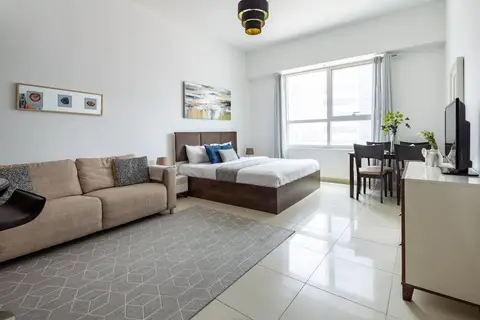 Light and Modern Studio in Jlt! Sleeps 3! — фото 1