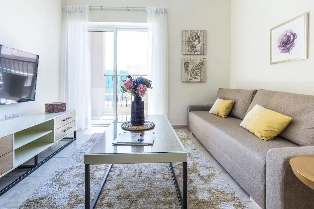 Дубай: Signature Living in Modern 1BR Apartment at Jvt!