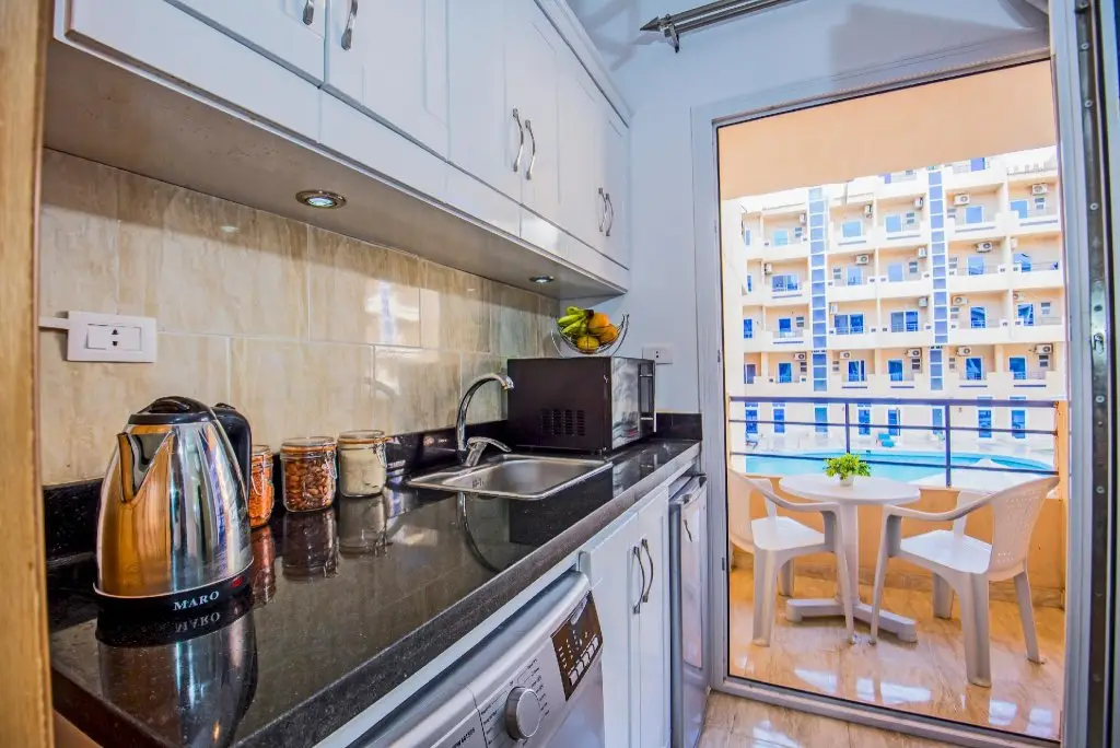 Pool View Balcony ★ Kitchenette ★ Washing Machine — фото 1
