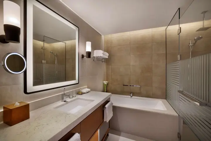 Шарджа: DoubleTree by Hilton Sharjah Waterfront Hotel & Residences