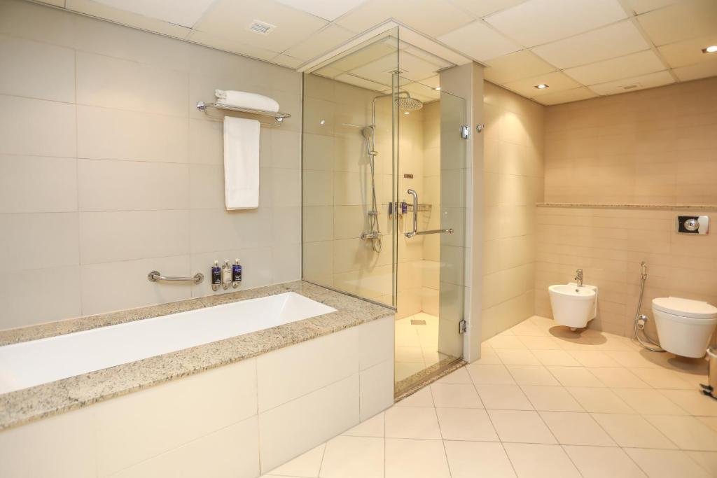 Дубай: Luxury residential apartments located in Anantara area , pool , beach , free parking