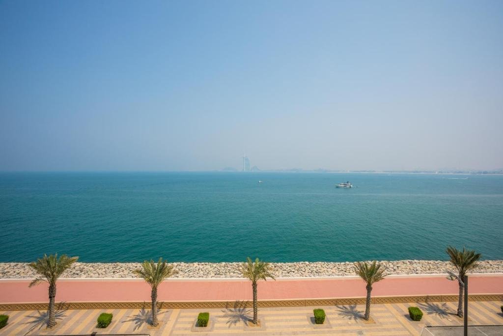 Дубай: Luxury residential apartments located in Anantara area , pool , beach , free parking
