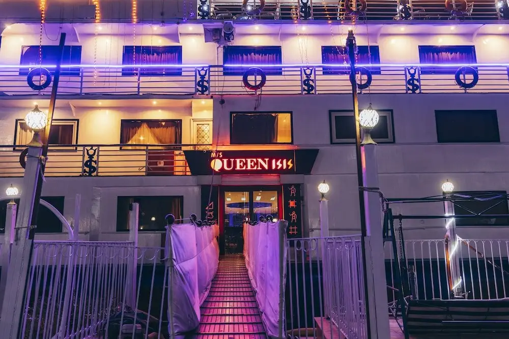 Queen isis floating hotel in minya — фото 1