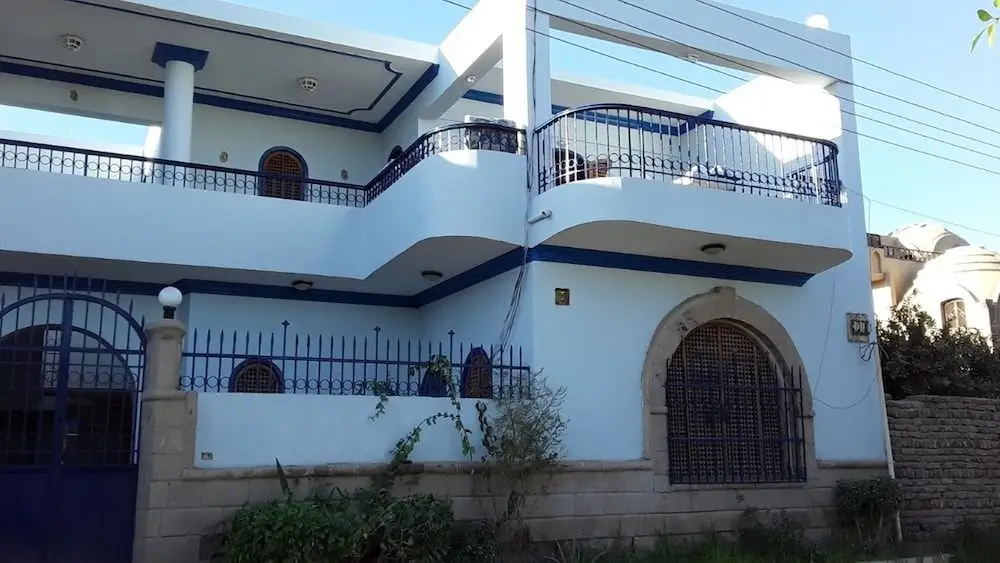 Луксор: Blue House