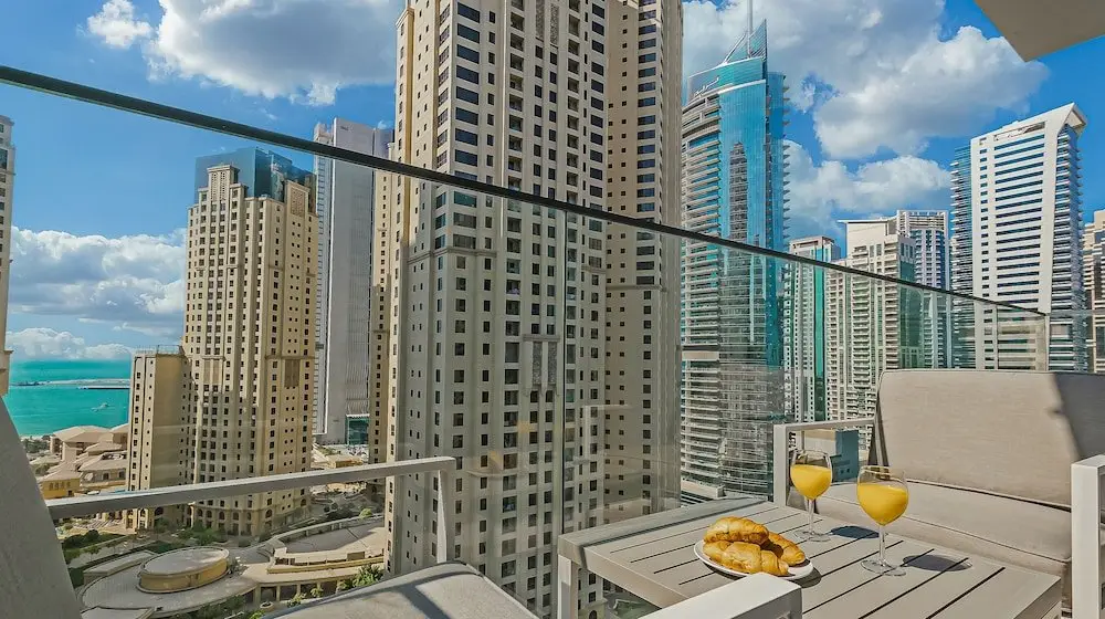 LUX Contemporary Suite Marina View 3 — фото 1