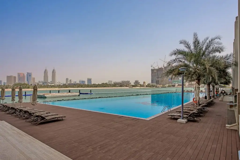 Stunning 1 Bedroom Sea View on the Palm — фото 1