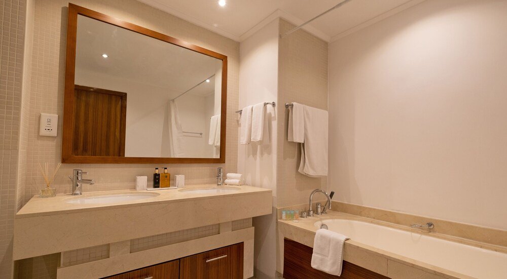 Дубай: LUX Marina Promenade 2 BR Prime location Apt