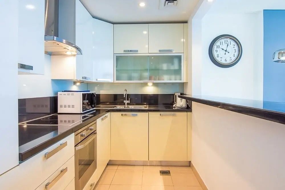 Дубай: Jlt Bonnington Tower 1 Br Apartment Lake View