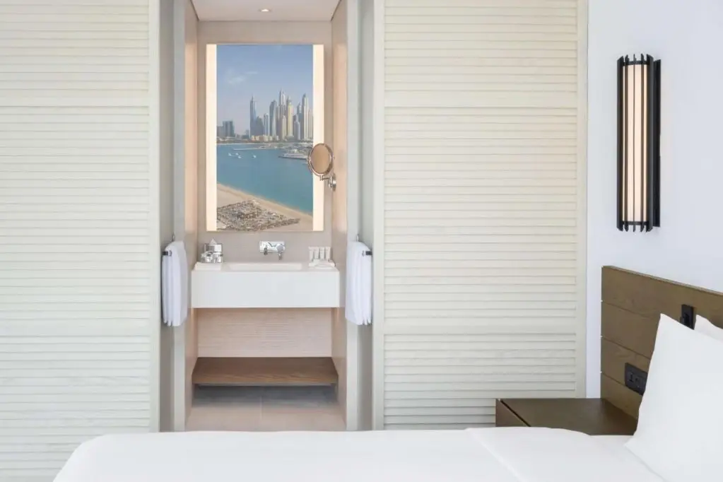 Дубай: Radisson Beach Resort Palm Jumeirah