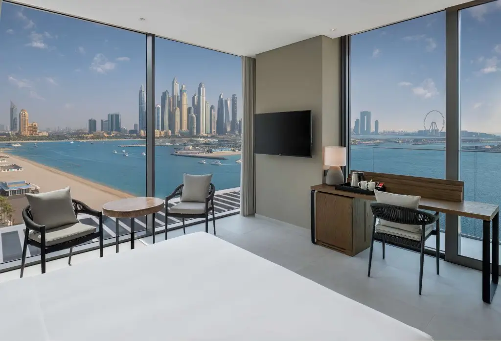 Дубай: Radisson Beach Resort Palm Jumeirah