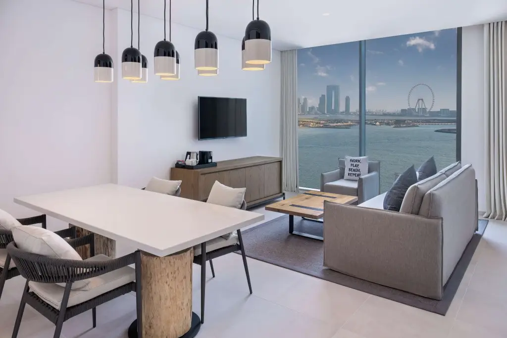 Дубай: Radisson Beach Resort Palm Jumeirah