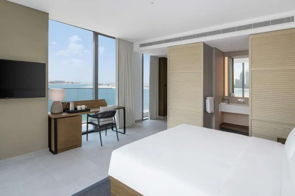 Дубай: Radisson Beach Resort Palm Jumeirah