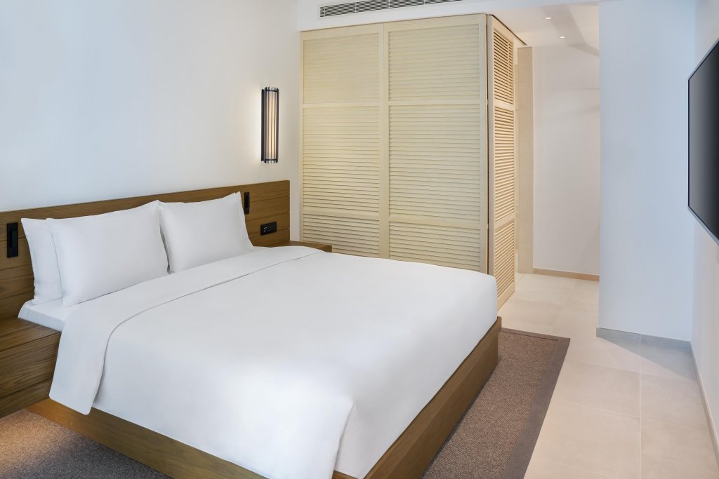Дубай: Radisson Beach Resort Palm Jumeirah