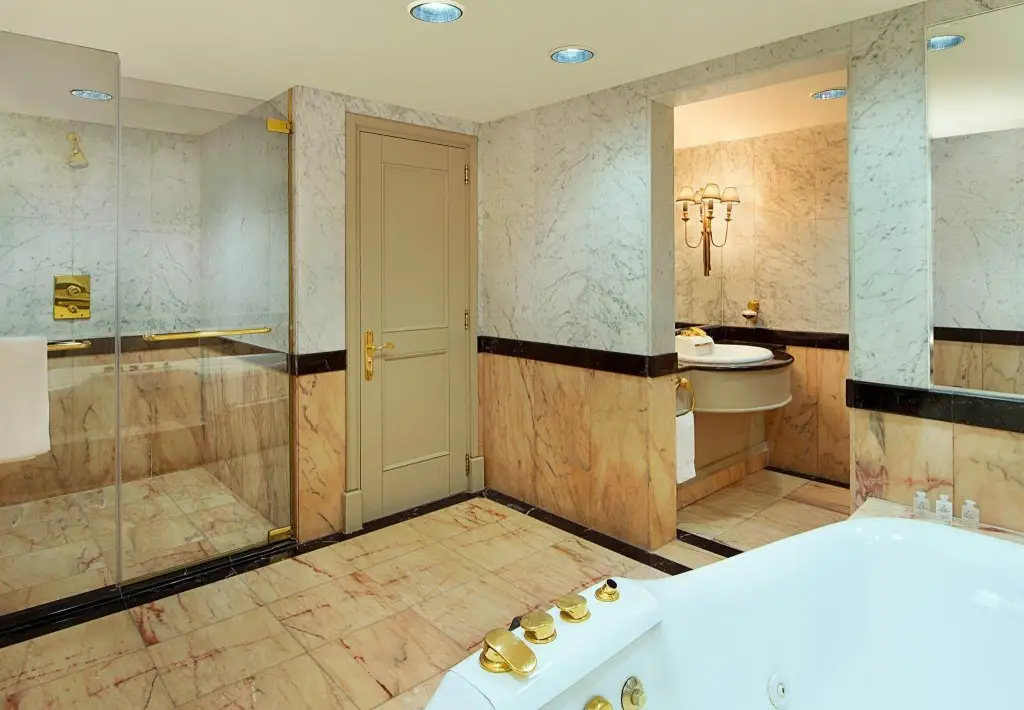Дубай: The Bristol Hotel Dubai