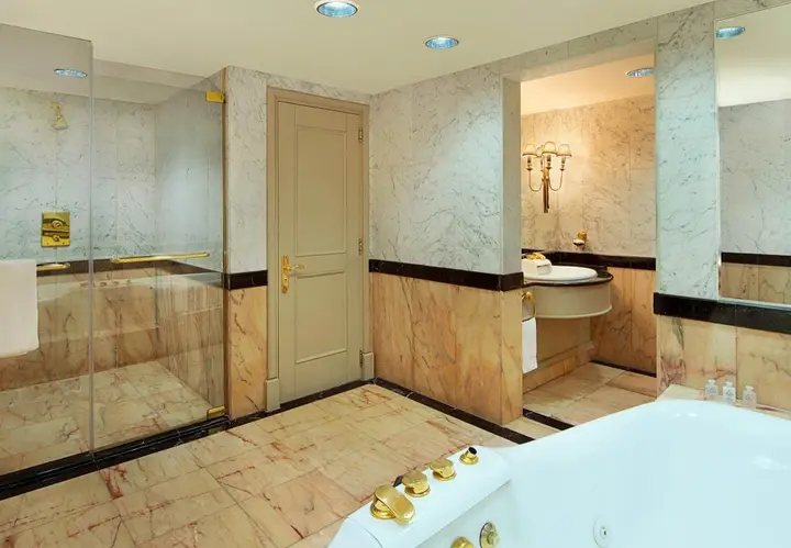 Дубай: The Bristol Hotel Dubai