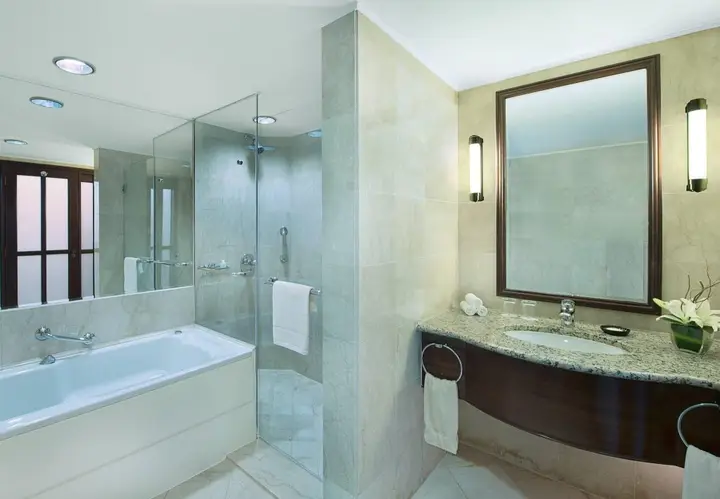 Дубай: The Bristol Hotel Dubai