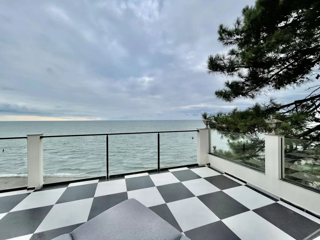 Григолети: Claude Monet Seaside Hotel