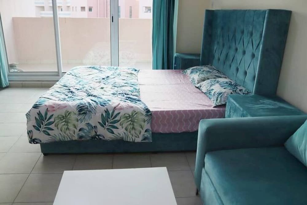 Дубай: Lovely Family Friendly Furnished Studio With Balcony and Pool