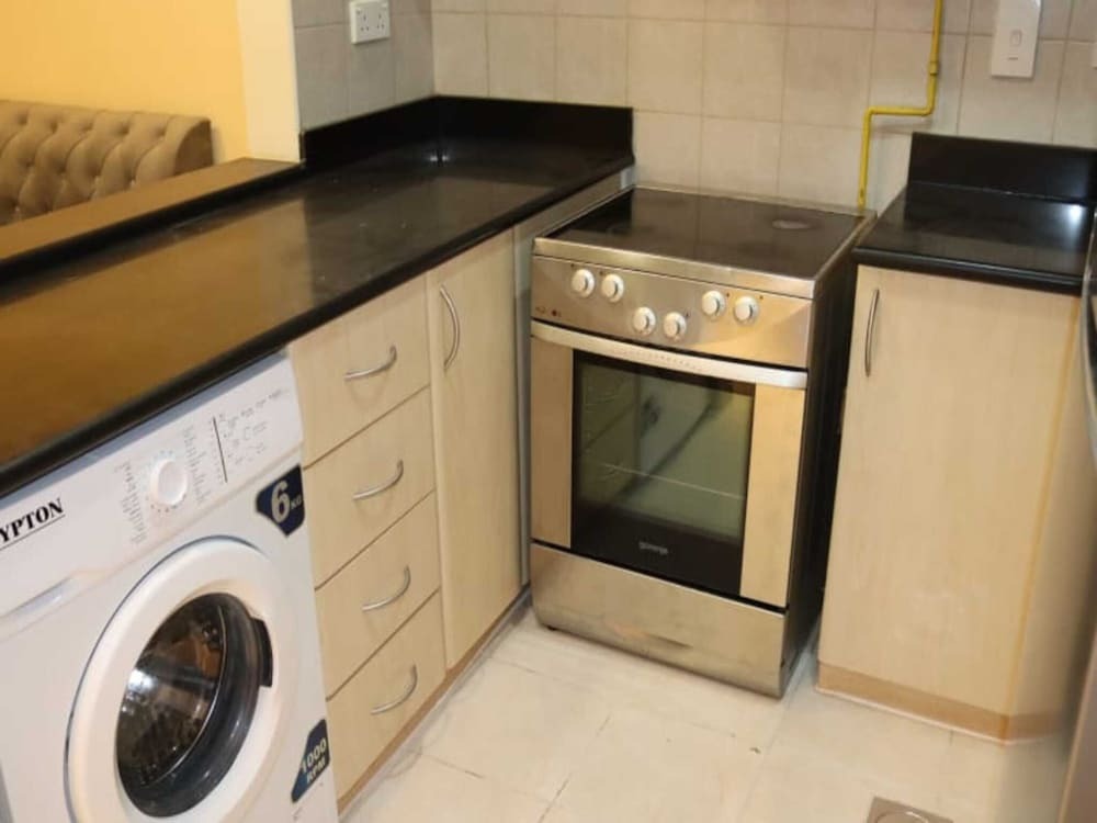 Дубай: Lovely Studio With Balcony And Free Parking