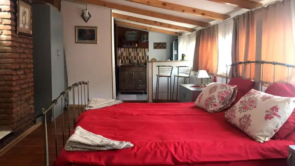 Тбилиси: Bright Cozy Apartment in Tbilisi