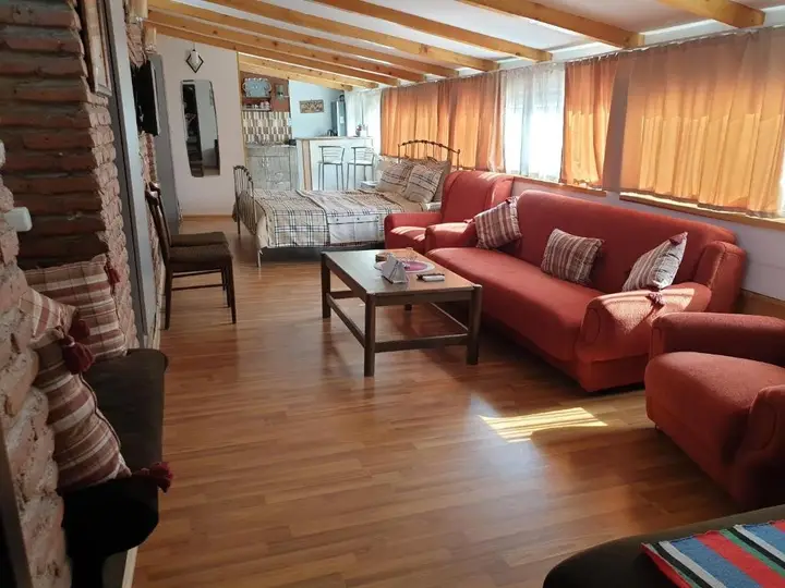 Тбилиси: Bright Cozy Apartment in Tbilisi