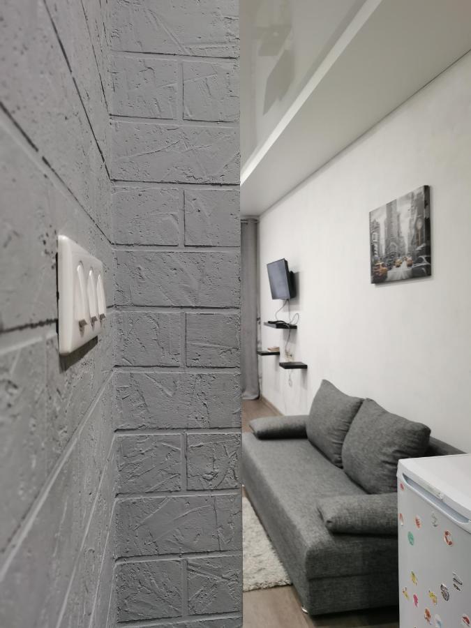 Мордвес: Gray House