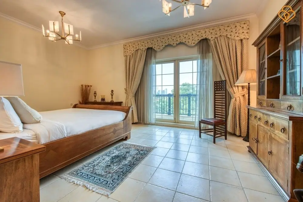 Дубай: Beautiful Large 4 B/R Villa W/ Pool Jumeirah Island