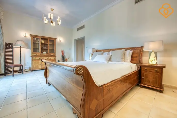 Дубай: Beautiful Large 4 B/R Villa W/ Pool Jumeirah Island
