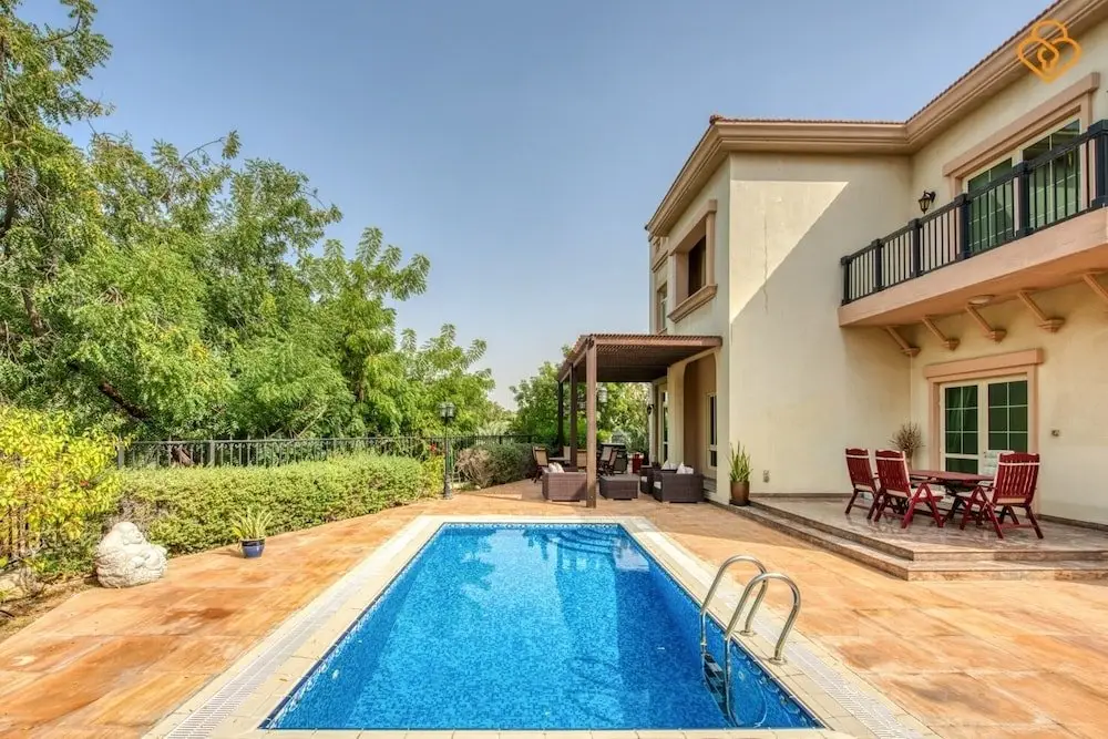 Дубай: Beautiful Large 4 B/R Villa W/ Pool Jumeirah Island