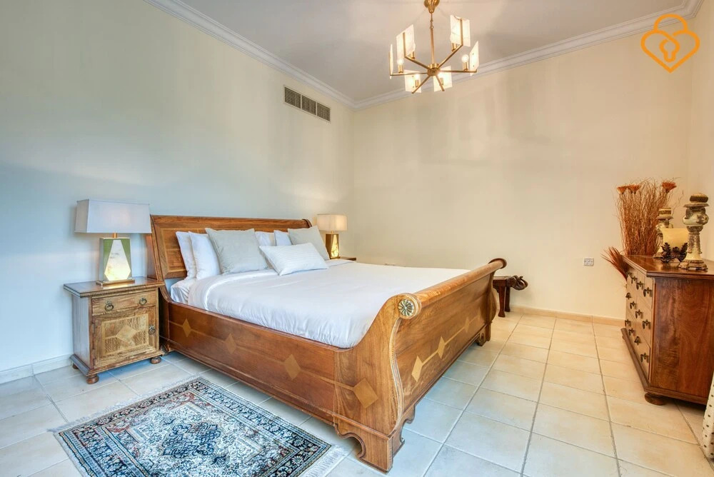 Дубай: Beautiful Large 4 B/R Villa W/ Pool Jumeirah Island