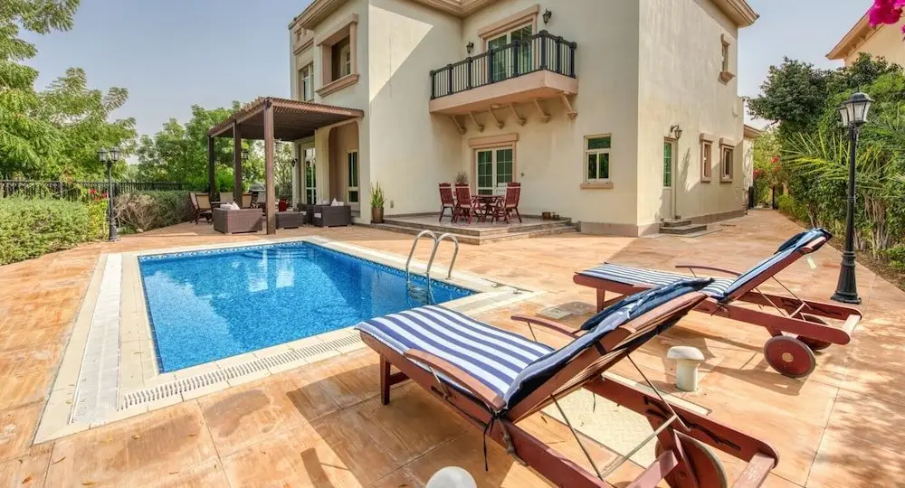 Дубай: Beautiful Large 4 B/R Villa W/ Pool Jumeirah Island