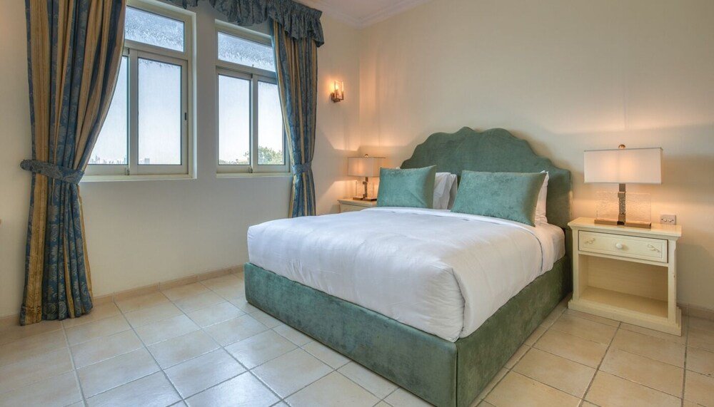Дубай: Beautiful Large 4 B/R Villa W/ Pool Jumeirah Island
