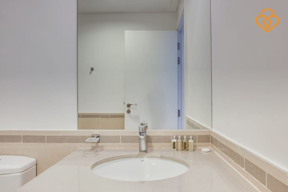 Дубай: 1 B/R Apt 411 Hayat Boulevard Townsquare