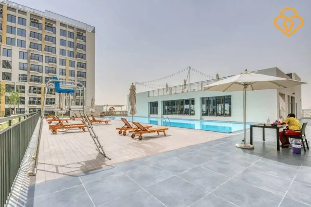 Дубай: Una Modern Studio Town Square