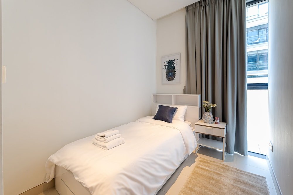 2BR City Walk B9 With Direct Pool Access — фото 1