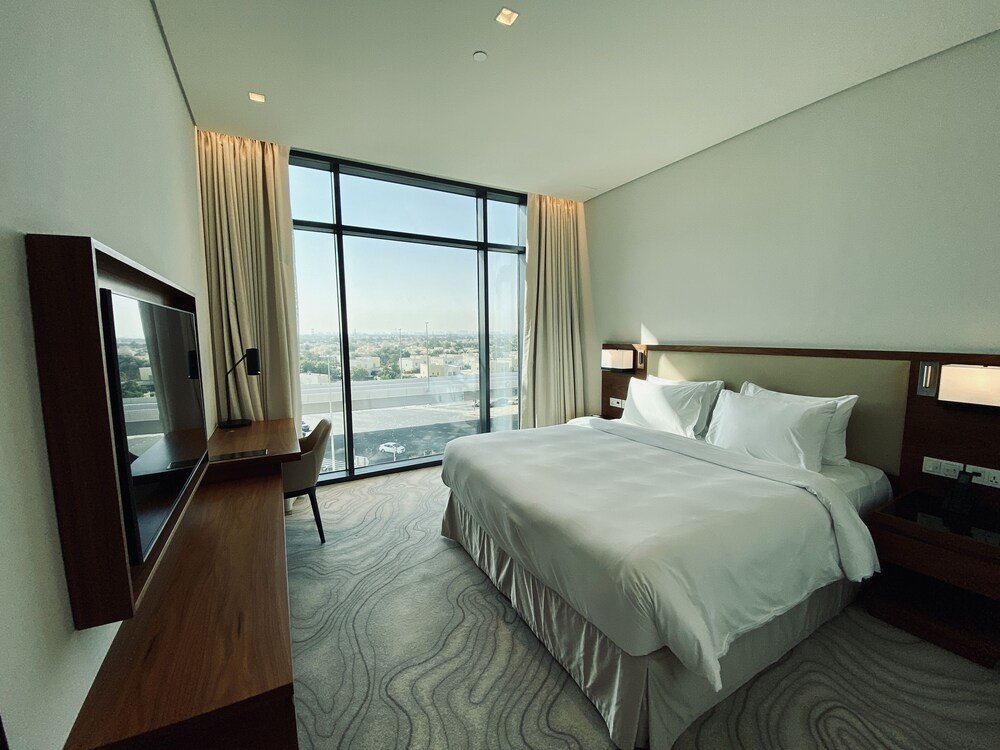 SuperHost - Spacious Apartment With Balcony and Large Pool — фото 1