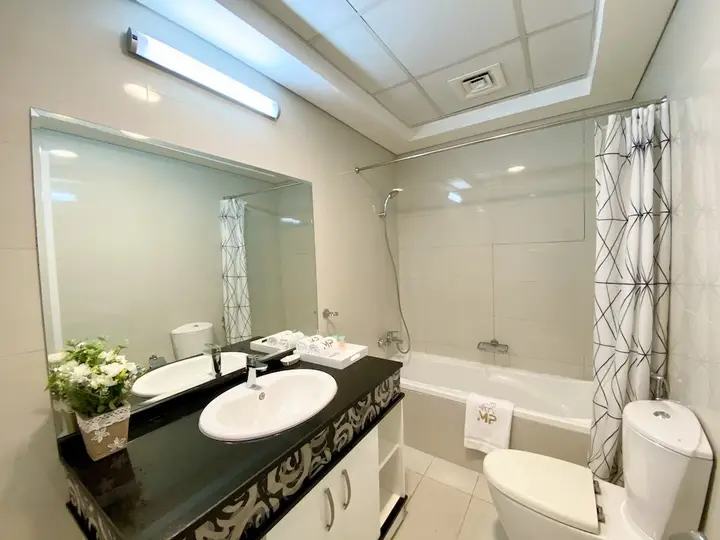 Дубай: Luxe Apt with Panoramic Views and Terrace