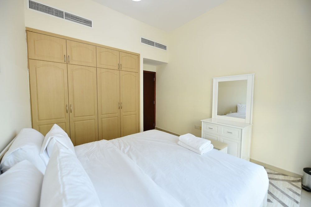 Дубай: Marina Park 1 Bed with Study for 3 People