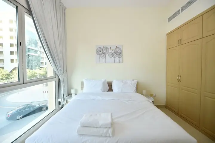 Дубай: Marina Park 1 Bed with Study for 3 People
