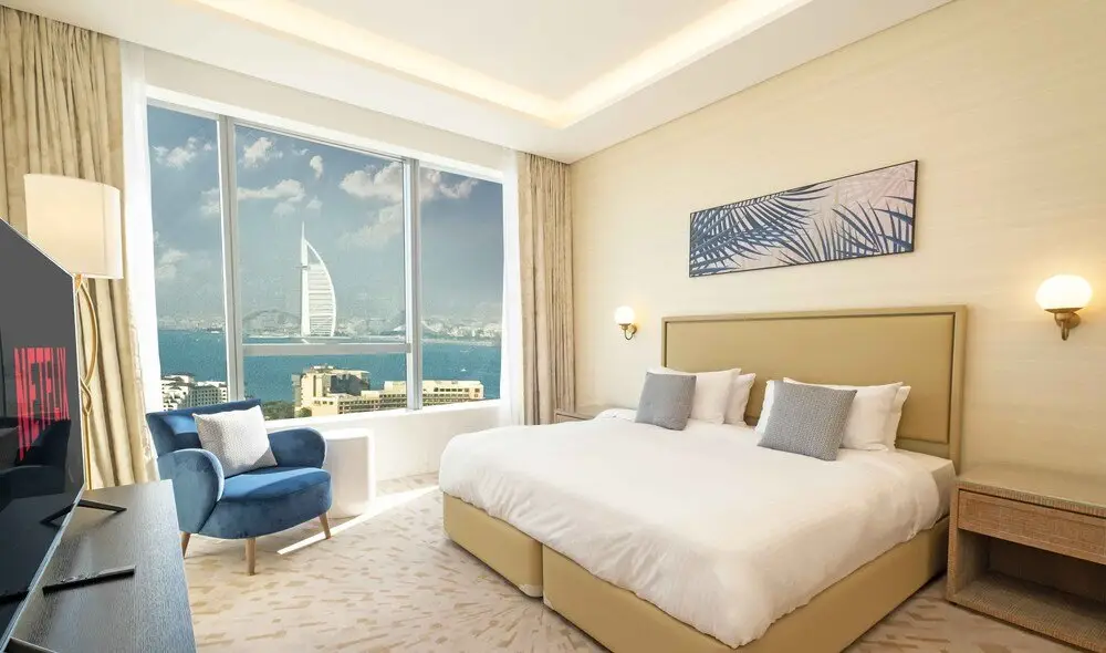 Дубай: LUX Iconic Views at Palm Tower Suite 4