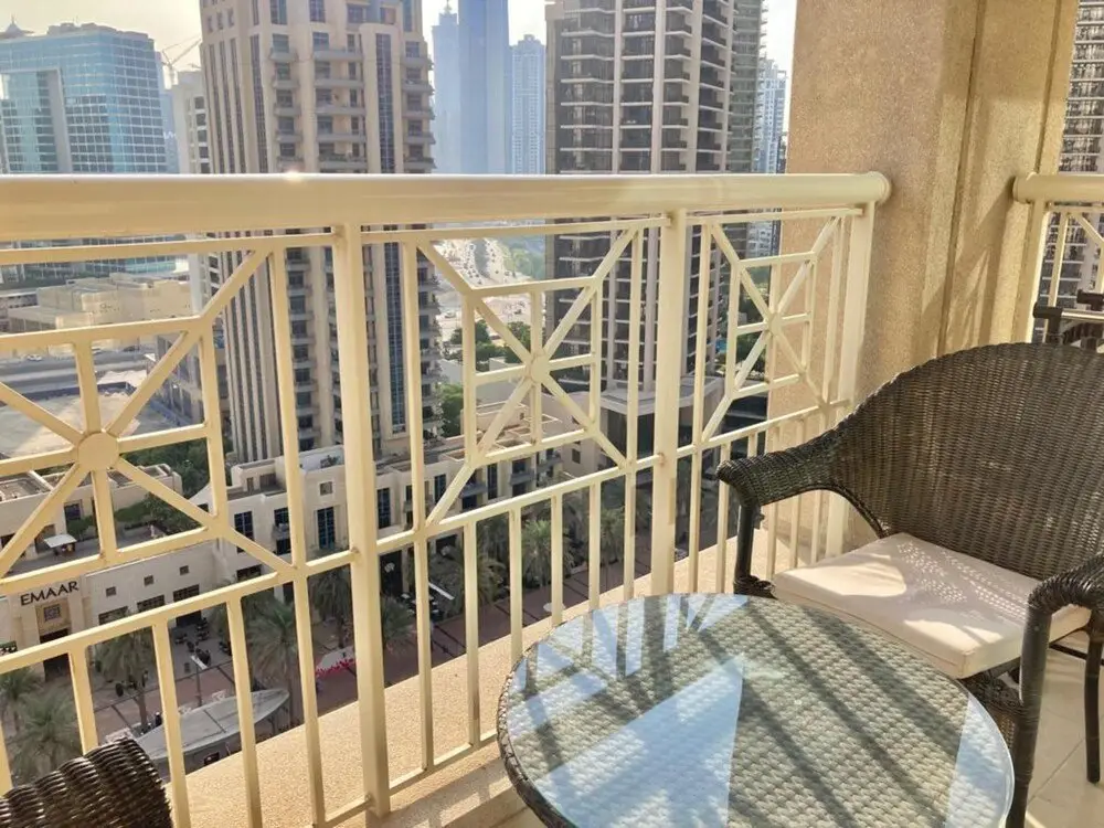 Дубай: Stunning Downtown apartment with balcony
