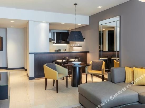 Дубай: Sheraton Grand Hotel Apartments, Dubai