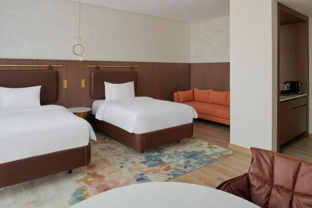 Дубай: Отель Mövenpick Hotel Jumeirah Village Triangle